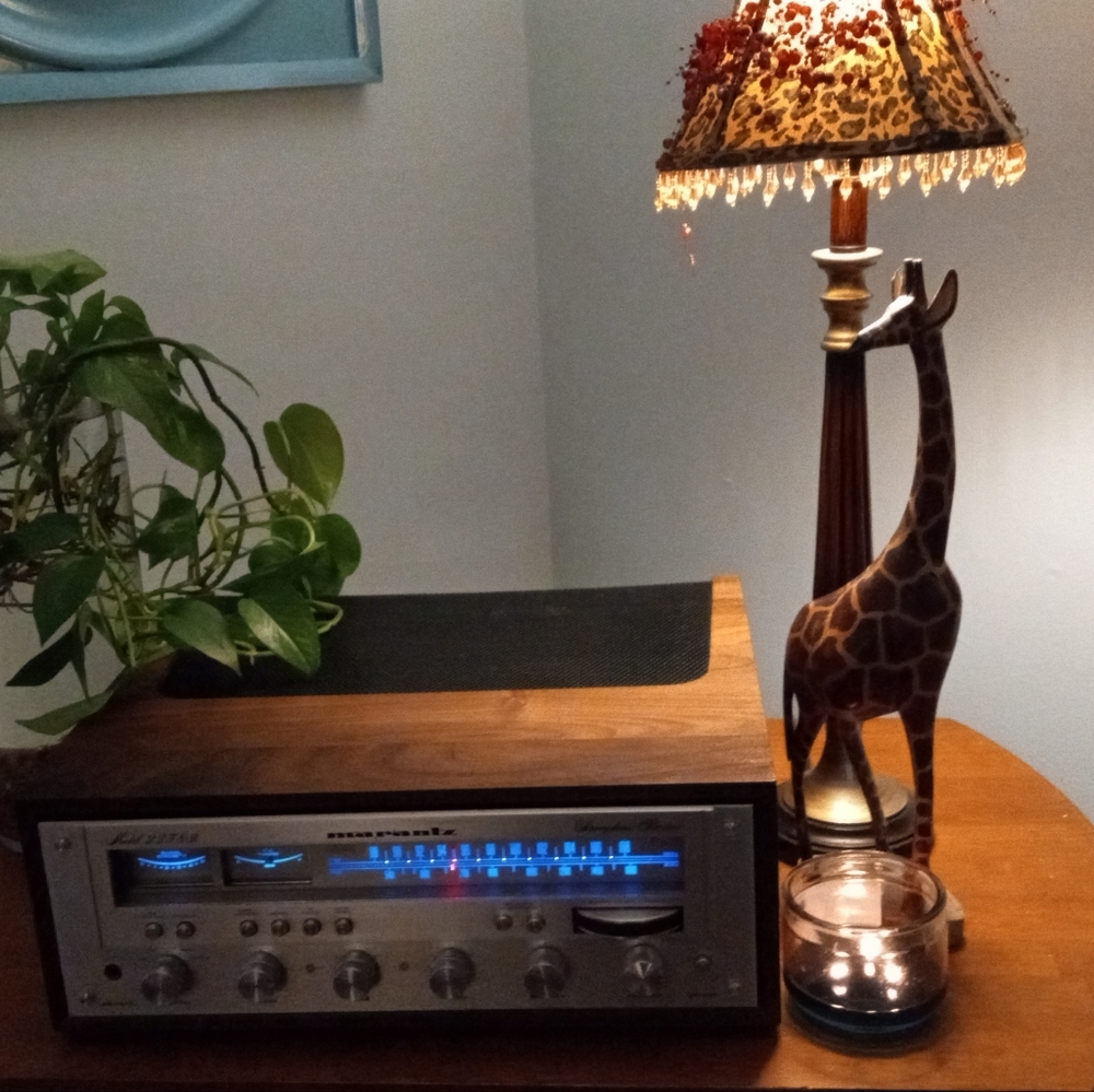 COPY - Like New Vintage Marantz Receiver 2238B